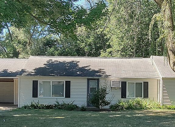 2nd image of 390 Ionia St