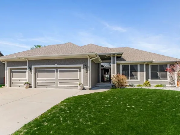 23952 Eagle Ct, Paola, KS 66071