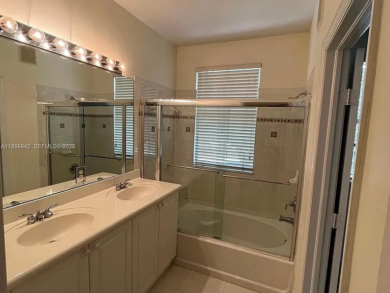 14945 SW 8th Ter — Photo 7