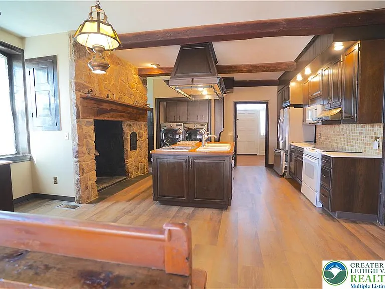 9020 Schantz Rd — Photo 7