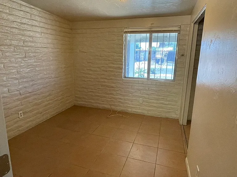 7655 E Tulip Tree St — Photo 2