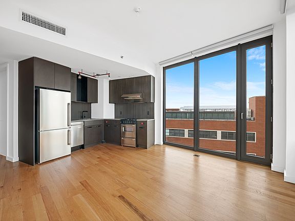 3rd image of 123 Melrose St APT 947