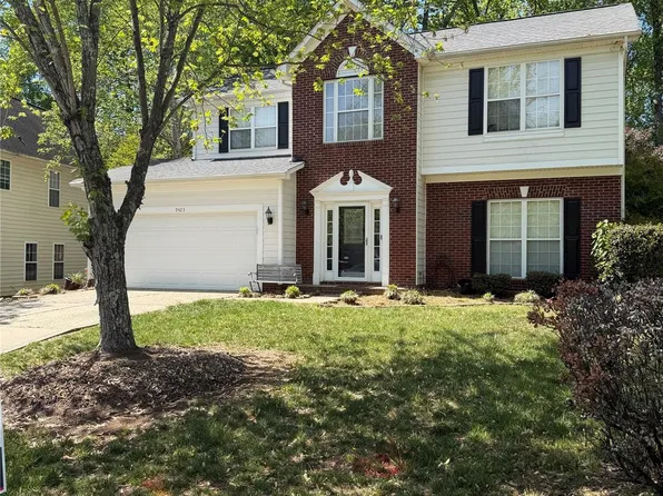 9423 Willow Tree Ln, Charlotte, NC 28277