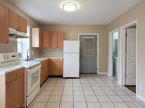 3rd image of 839 N Broadway St