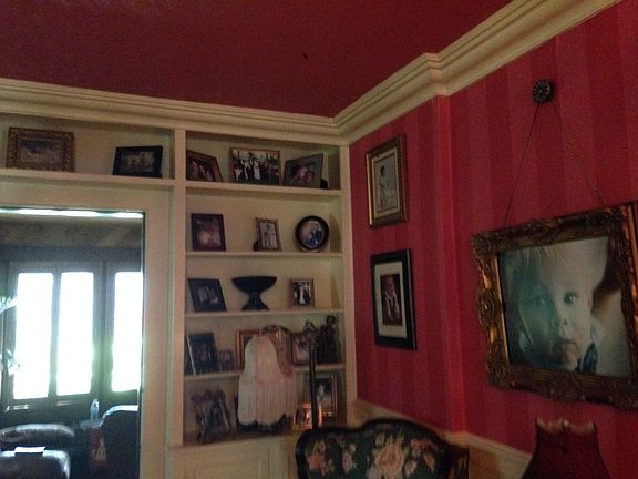 Living room. Book shelves