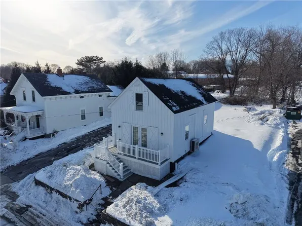 2958 E Main Rd, Portsmouth, RI 02871