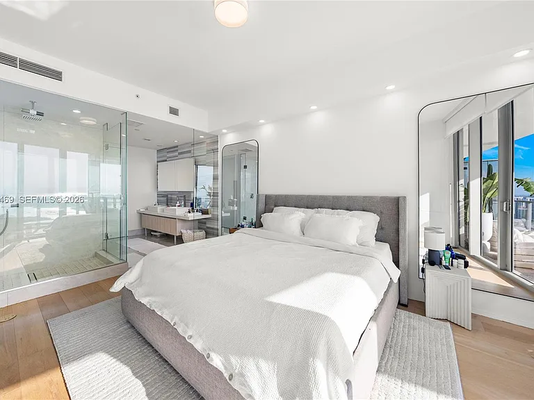 1100 Biscayne Blvd #5004 — Photo 14