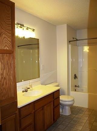 5th image of 920 W Cherry St Unit 8