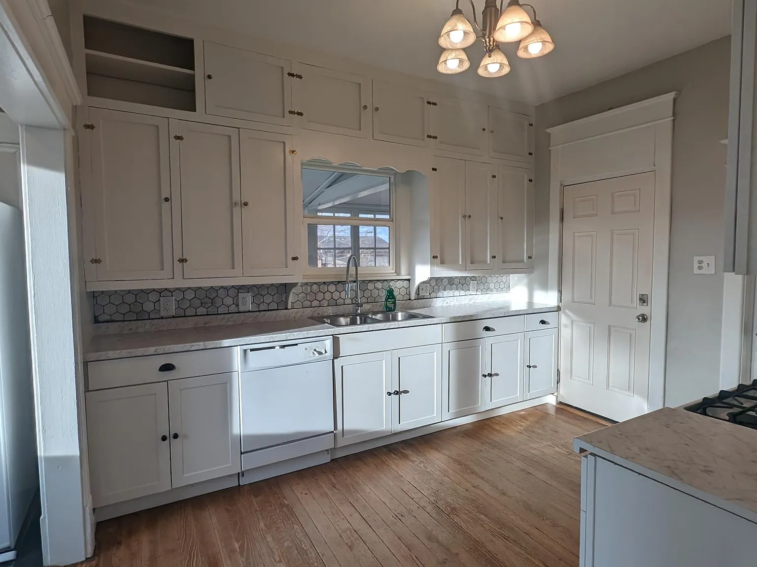 2 bed, 1078 sqft, $1,350 — Photo 2