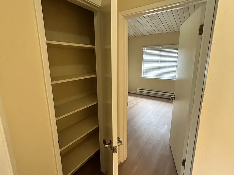 582 Mariposa Ave #5 — Photo 18
