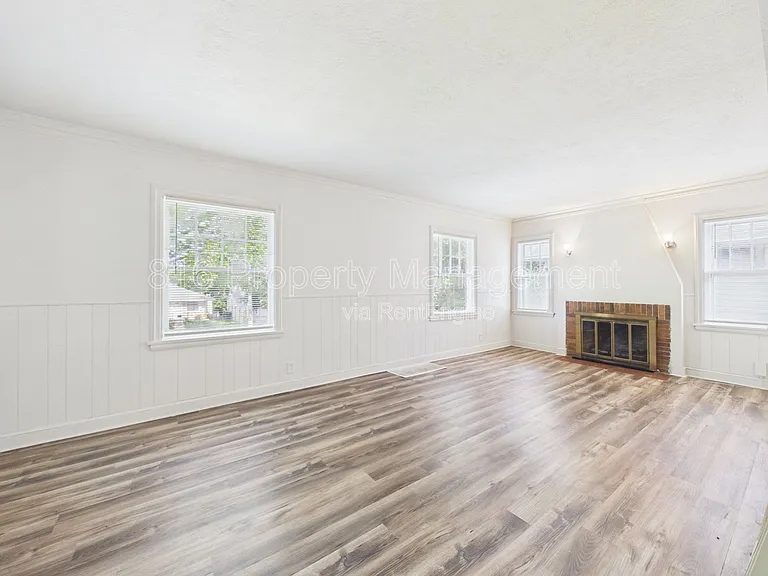 5100 Brooklyn Ave — Photo 3