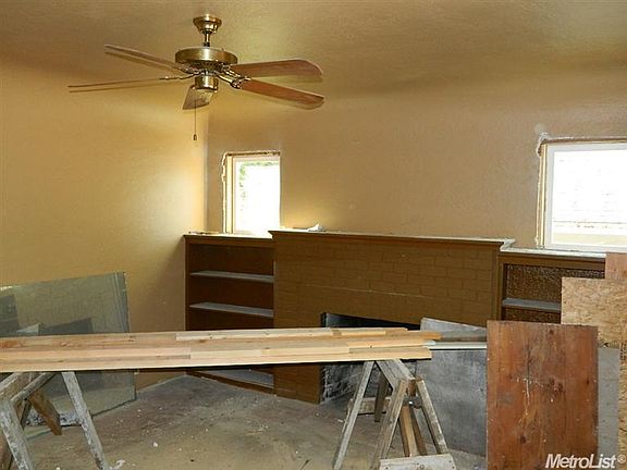 3rd image of 2840 Connie Dr