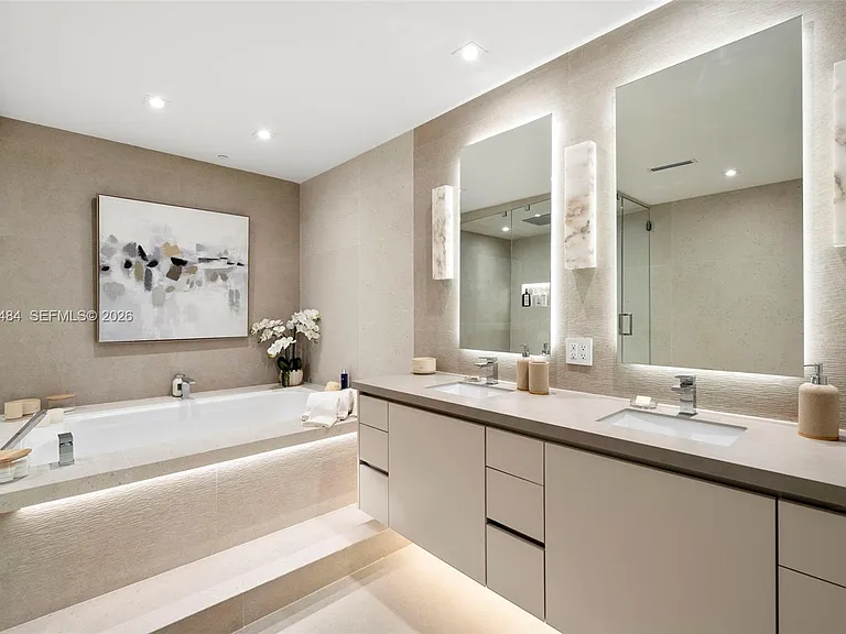 60 Edgewater Dr #11F — Photo 16