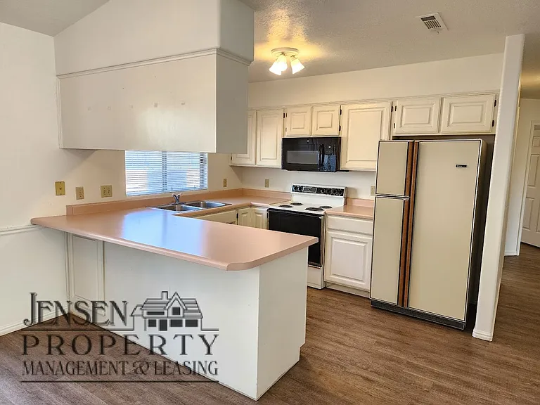 1040 N 1300 W #79 — Photo 4