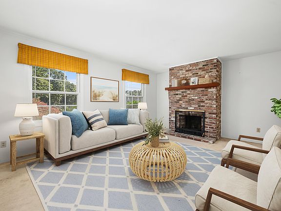5th image of 800 Riverview Drive