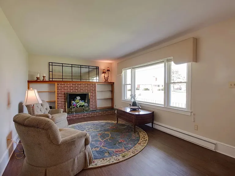 402 Lee Ave — Photo 13