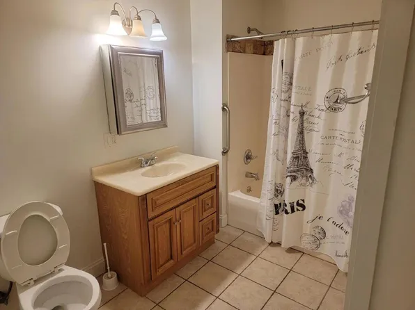 42 S Main St APT 2C, Gloversville, NY 12078