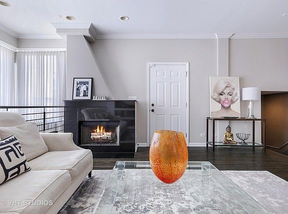 3rd image of 1743 W Augusta Blvd APT 1W