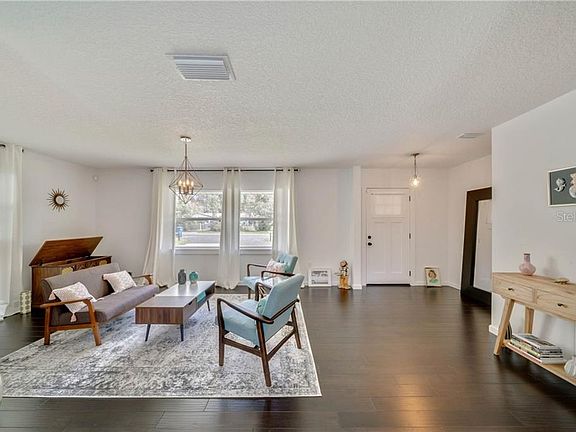 4th image of 832 S Woodward Ave