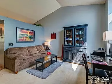4201 Goldenridge Way — Photo 3