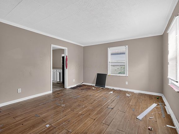 5th image of 1927 Gault St
