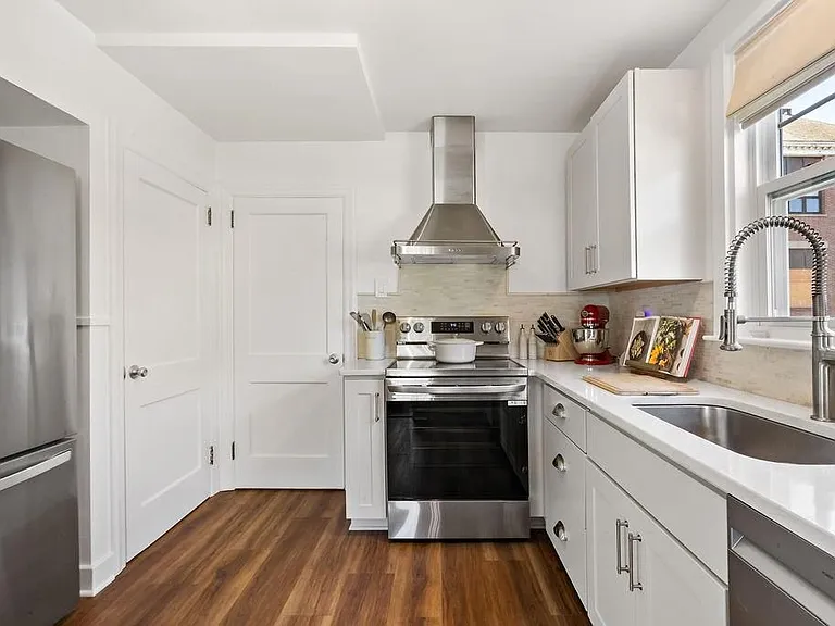 147 Evarts St — Photo 9