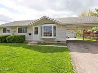 416 Berkshire Ave, Romeoville, IL 60446