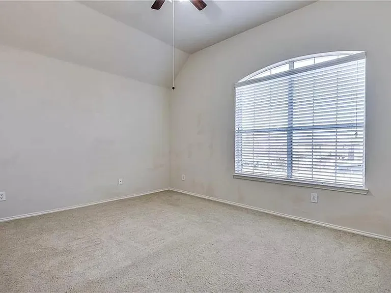 2485 Mackinac Dr — Photo 15