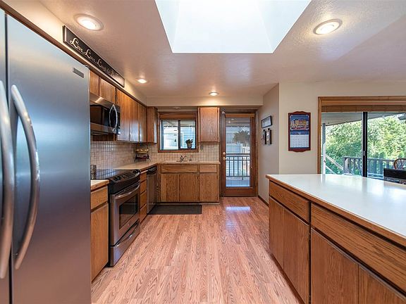 5th image of 10145 N Fleetwood St