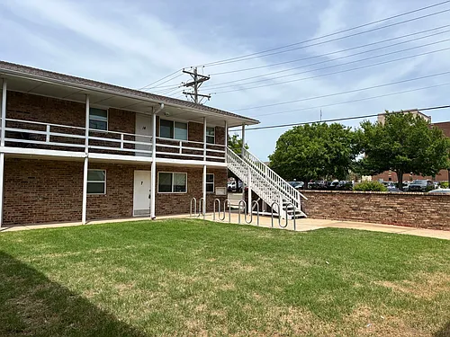 301 N University Dr Photo 1