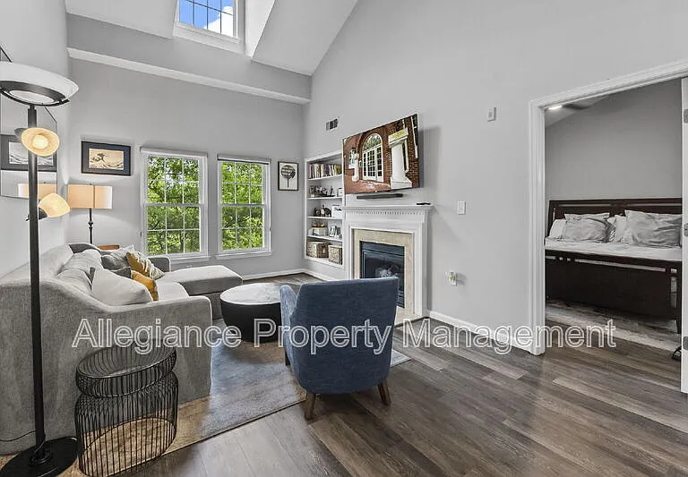 171 Somervelle St #406 — Photo 6