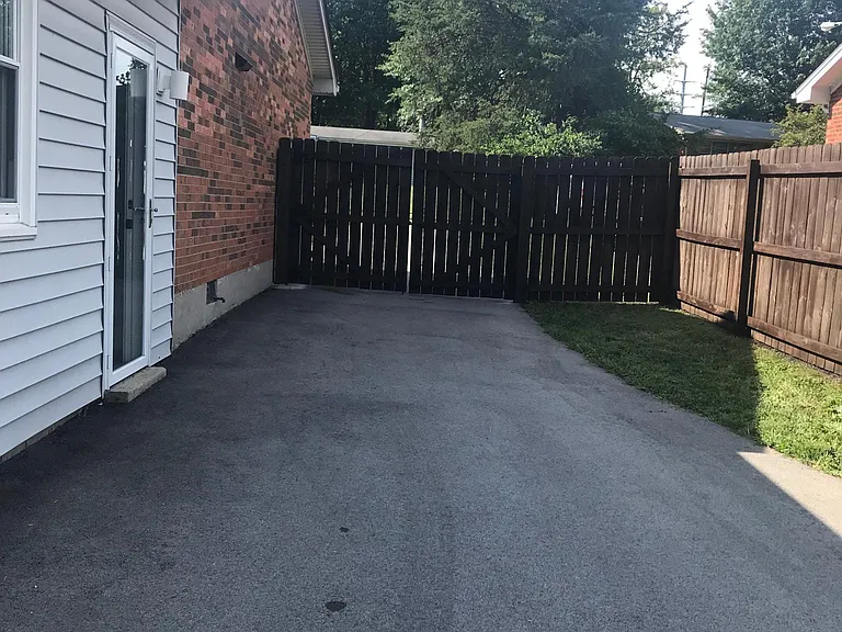 870 Johnsdale Dr — Photo 16