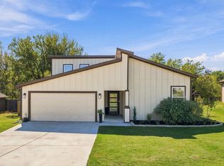706 Port O Call Dr, Runaway Bay, TX 76426