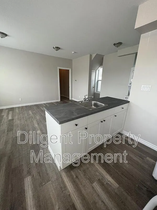 1 bed, 1.0 bath, 500 sqft, $1,600 — Photo 2
