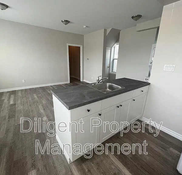 164 Stewart St #MAIN — Photo 2