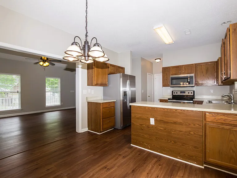 10415 Battle Ct — Photo 5