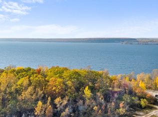 2 Quarry Bluff Ct, Sturgeon Bay, WI 54235