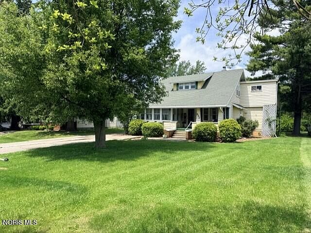 1st image of 832 E 2nd St