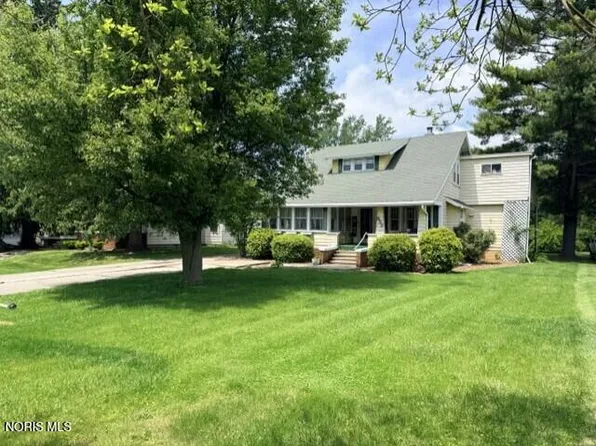 832 E 2nd St, Defiance, OH 43512