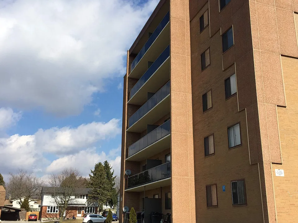 558 Durham Cres