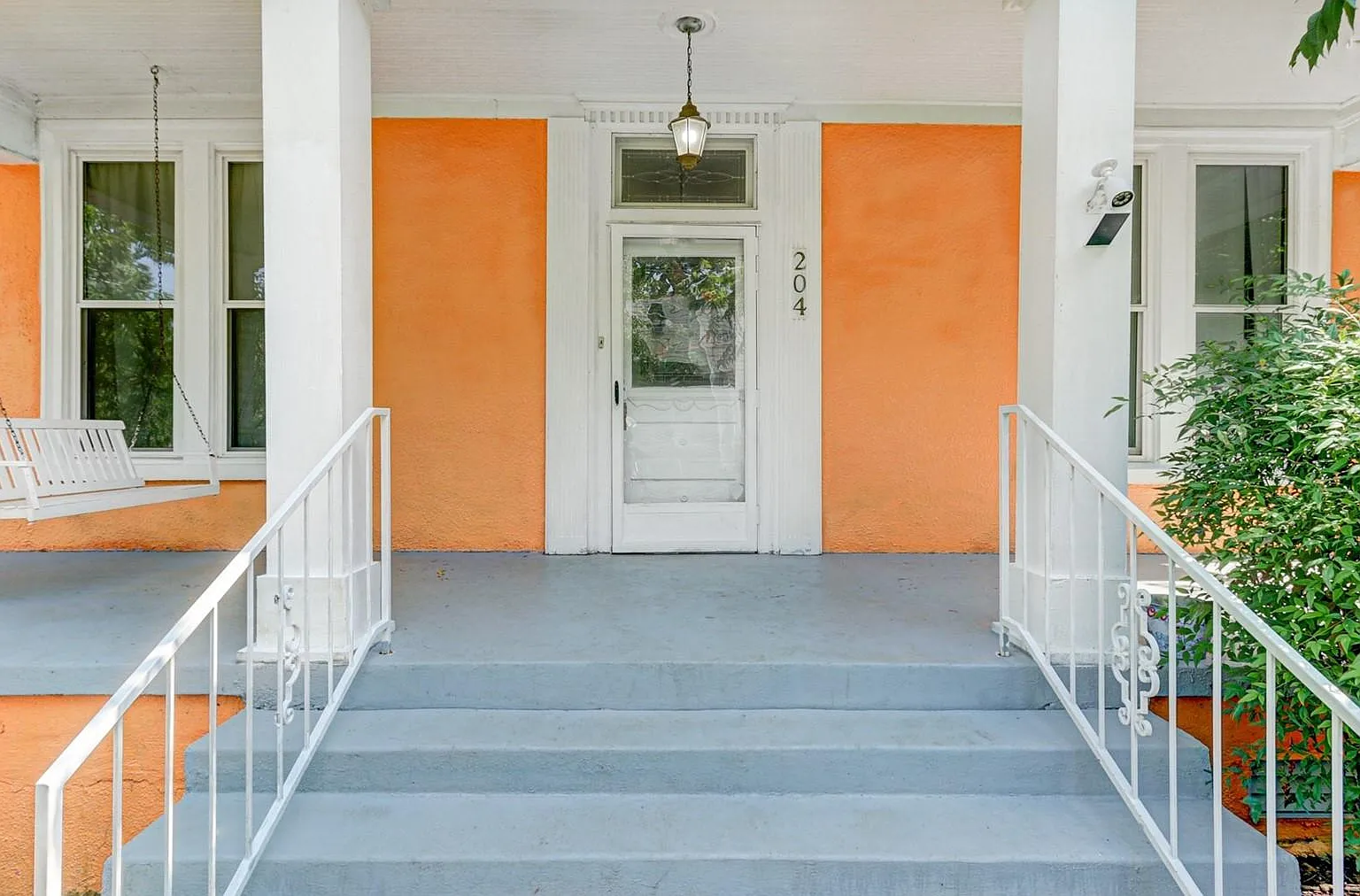 204 Barker St — Photo 2