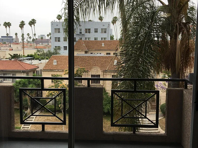 Catalina Apartments — Photo 38
