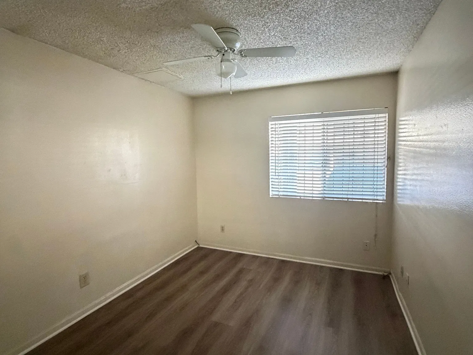 1135 W 30th St — Photo 3