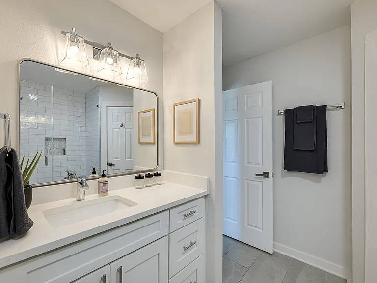 2202 Donna Dr — Photo 24
