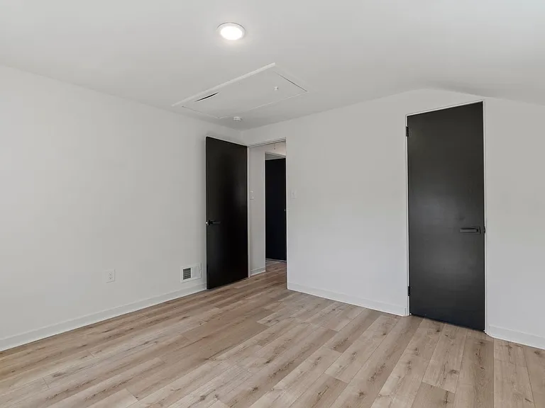 1900 Curranhill Ave — Photo 10