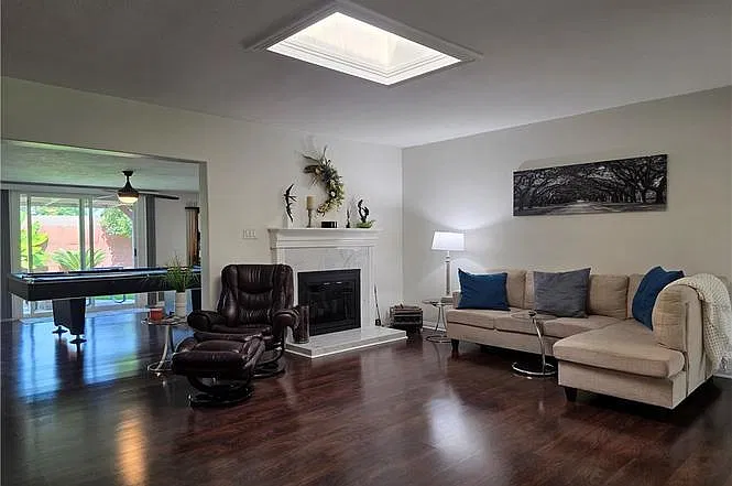3 bed, 1585 sqft, $4,211 — Photo 3