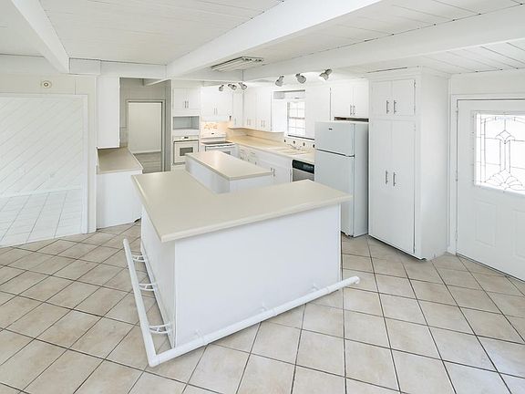 2nd image of 5684 Akra Ave