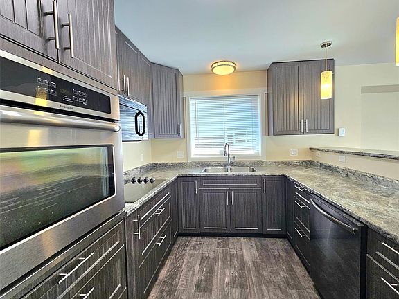 5th image of 2099 Maple Ave S