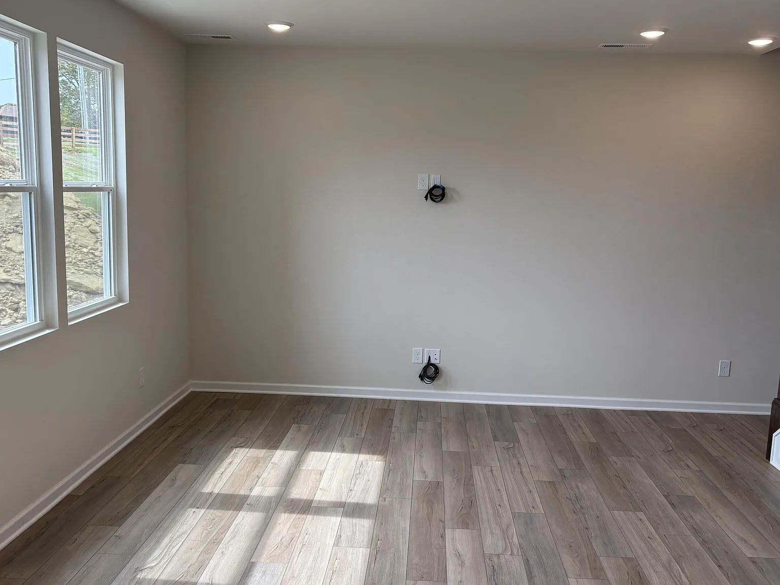 4 bed, 2.5 bath, 2515 sqft, $2,995 — Photo 3