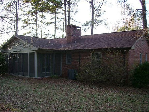 Screened porch off Family Room
